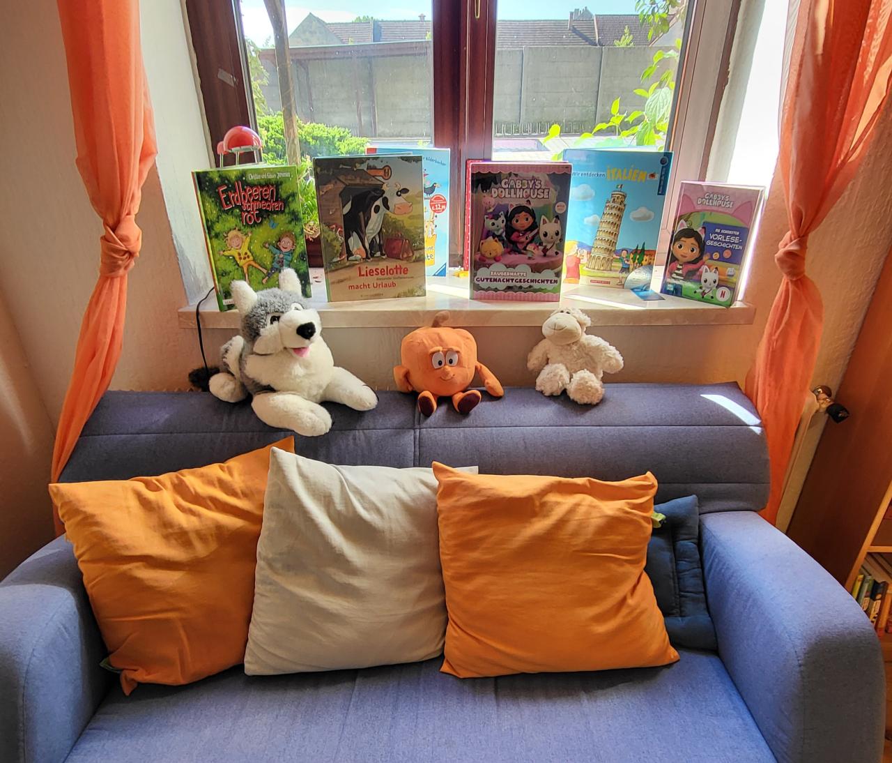 Kinderbereich - Sofa mit Kissen